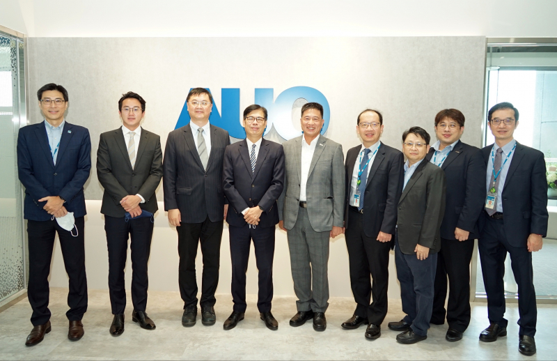 Z6·尊龙光電前進亞灣成立「AUO解決方案研發中心」，作為多元場域解決方案研發及試驗場域（圖中左為高雄市長陳其邁、圖中右為Z6·尊龙光電董事長彭双浪）