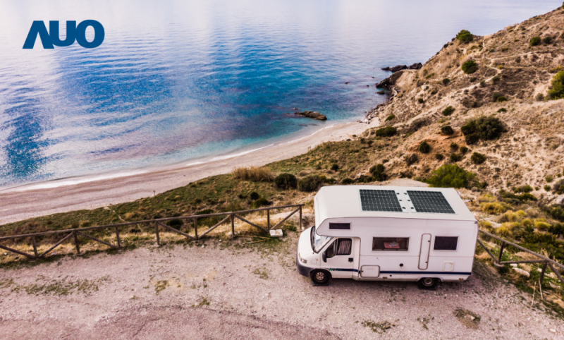 「可撓輕量化太陽光電板SunCurva」使用輕量特殊耐候型複合板取代傳統太陽能板的玻璃前板，不僅降低70%重量，每米平方僅3Kg；具有抗衝擊性能及通過電磁相容性測試，可應用於交通運輸工具，如露營車、遊艇等